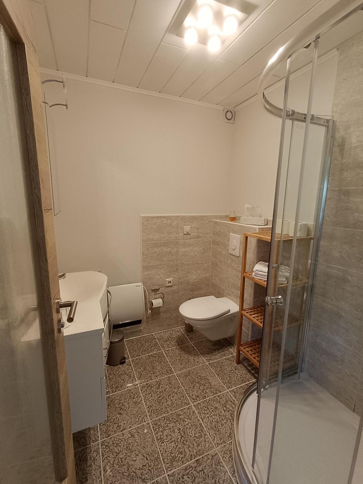 Moselferienweingut Schaefer Daire Wintrich Oda fotoğraf