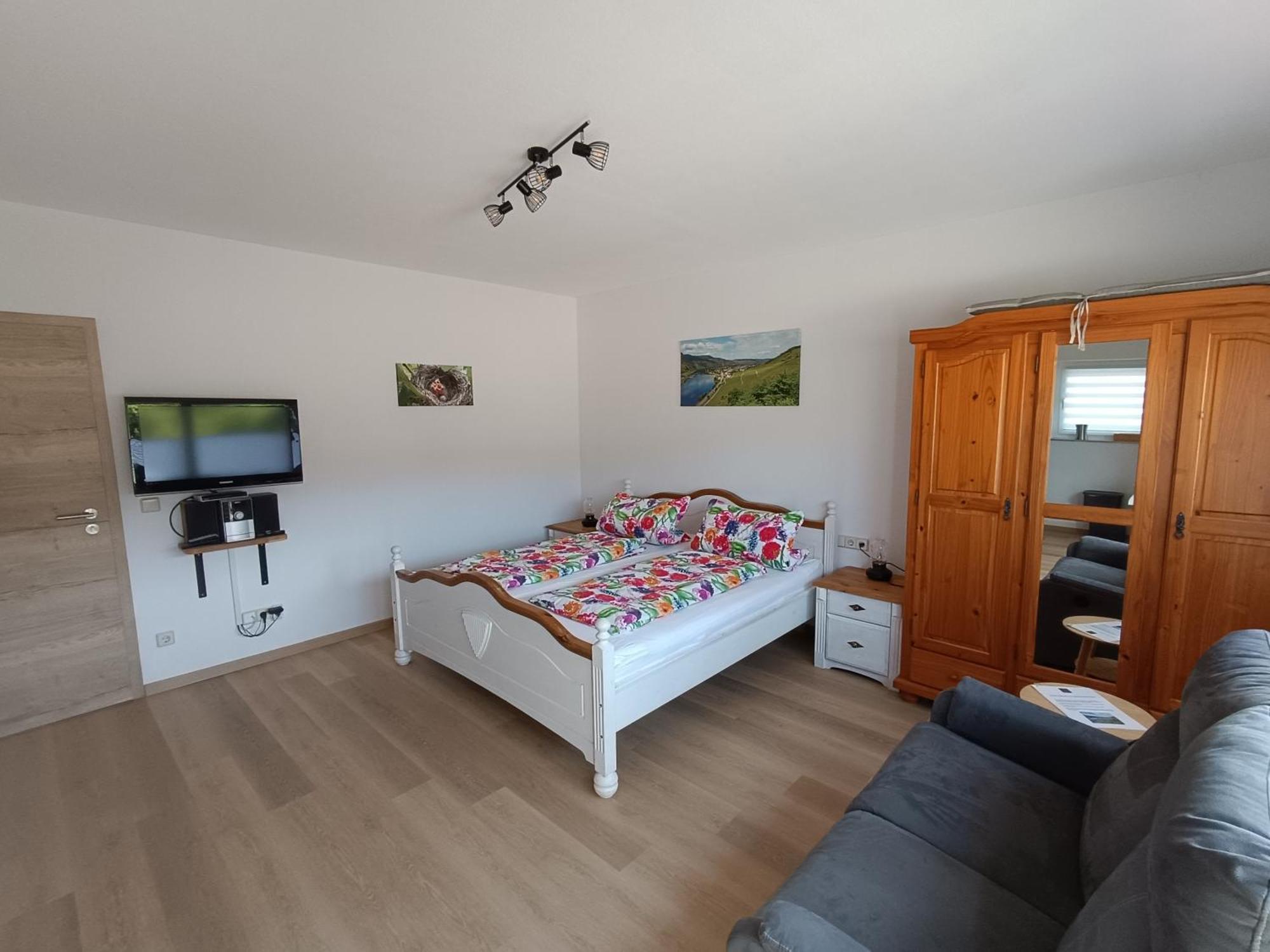 Moselferienweingut Schaefer Daire Wintrich Oda fotoğraf